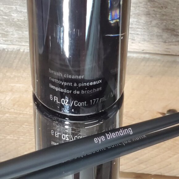 Combo Brush Cleaner and Eye Blending Brush - Mary Kay - Picture 4 of 4